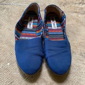 Minnetonka blue slip on shoes